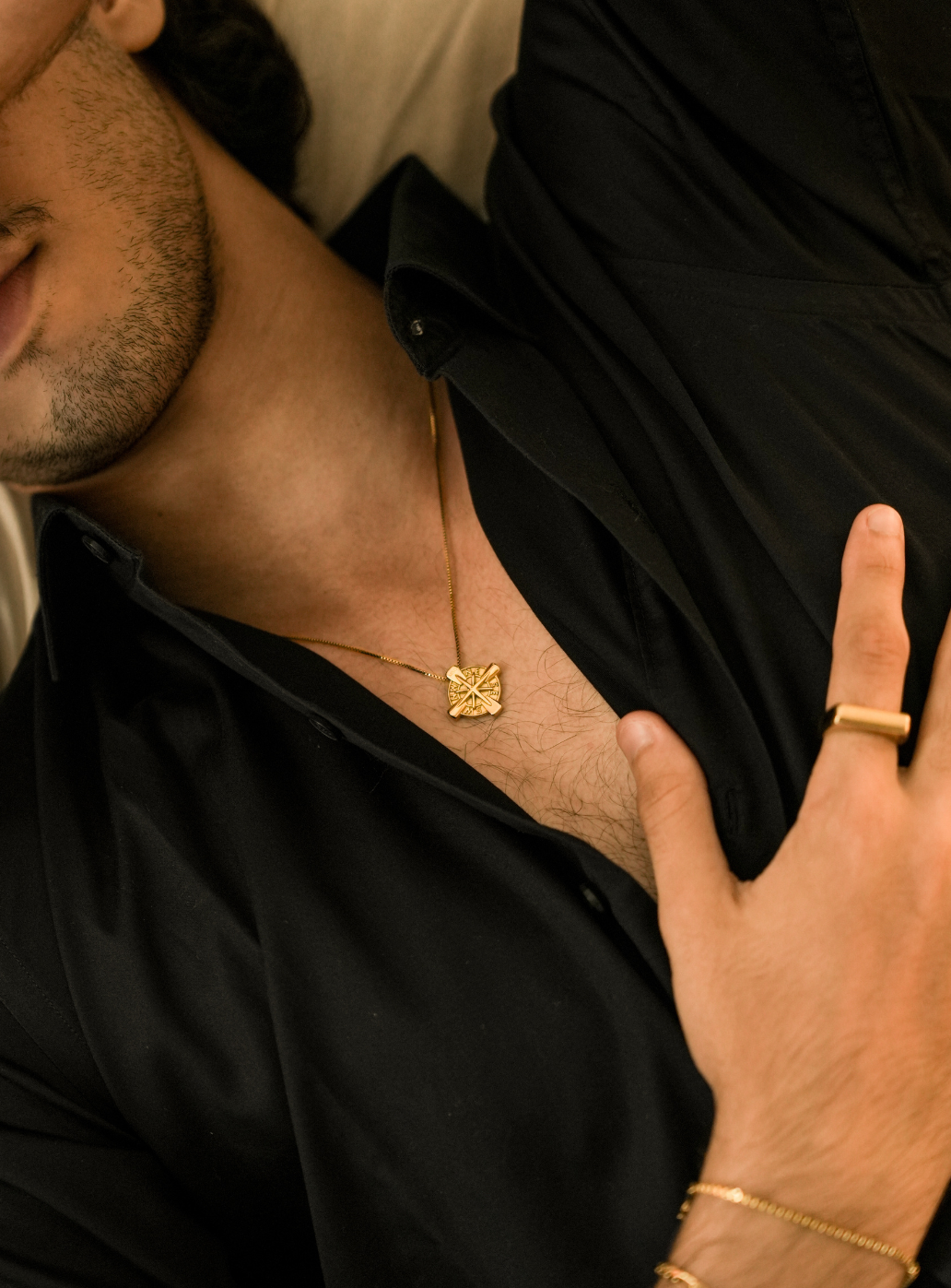 Ciondolo bussola con catena (dorato)