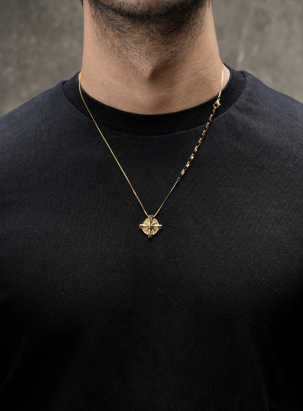Ciondolo bussola con catena (dorato)