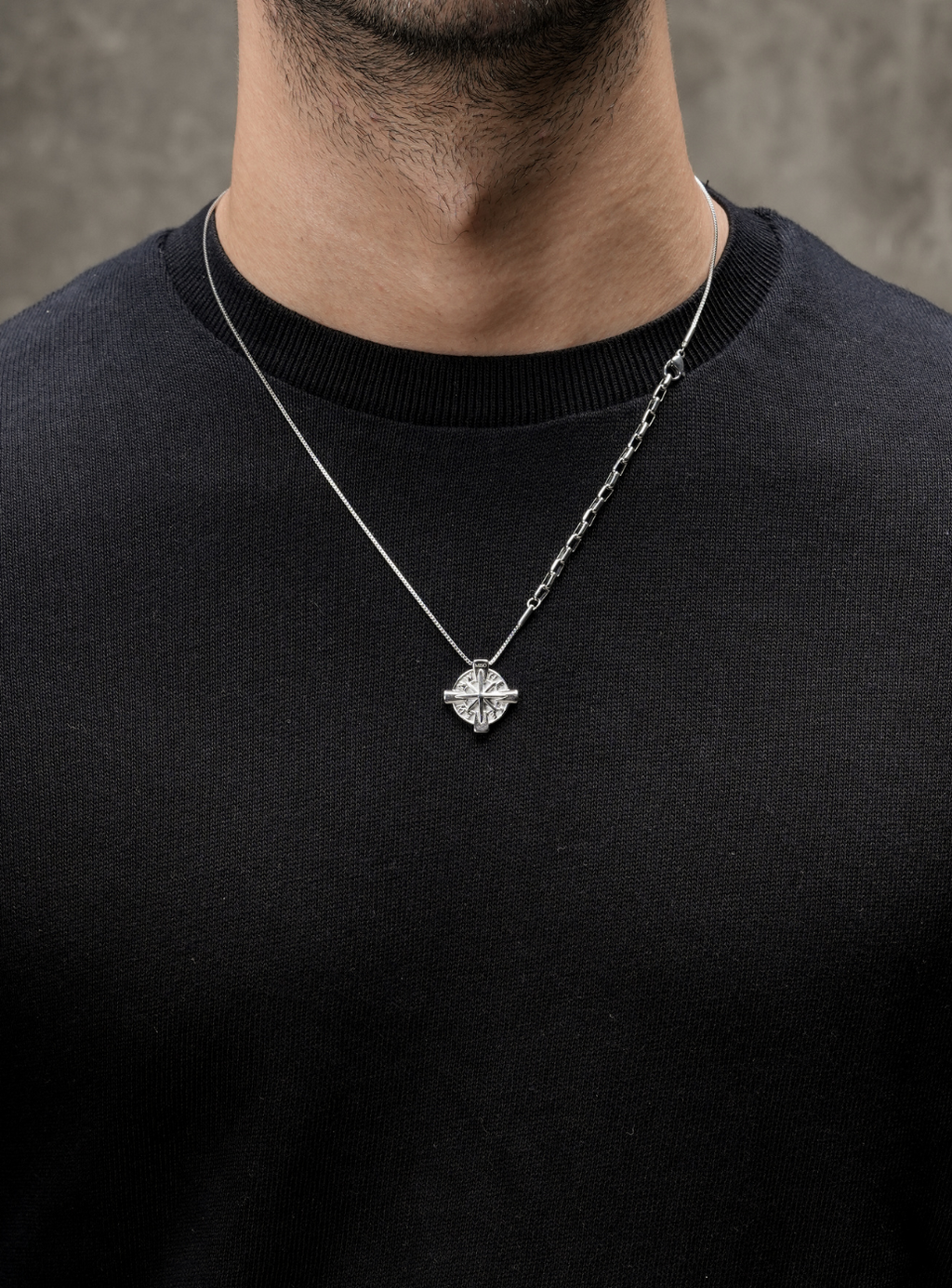 Ciondolo bussola con catena (argento)