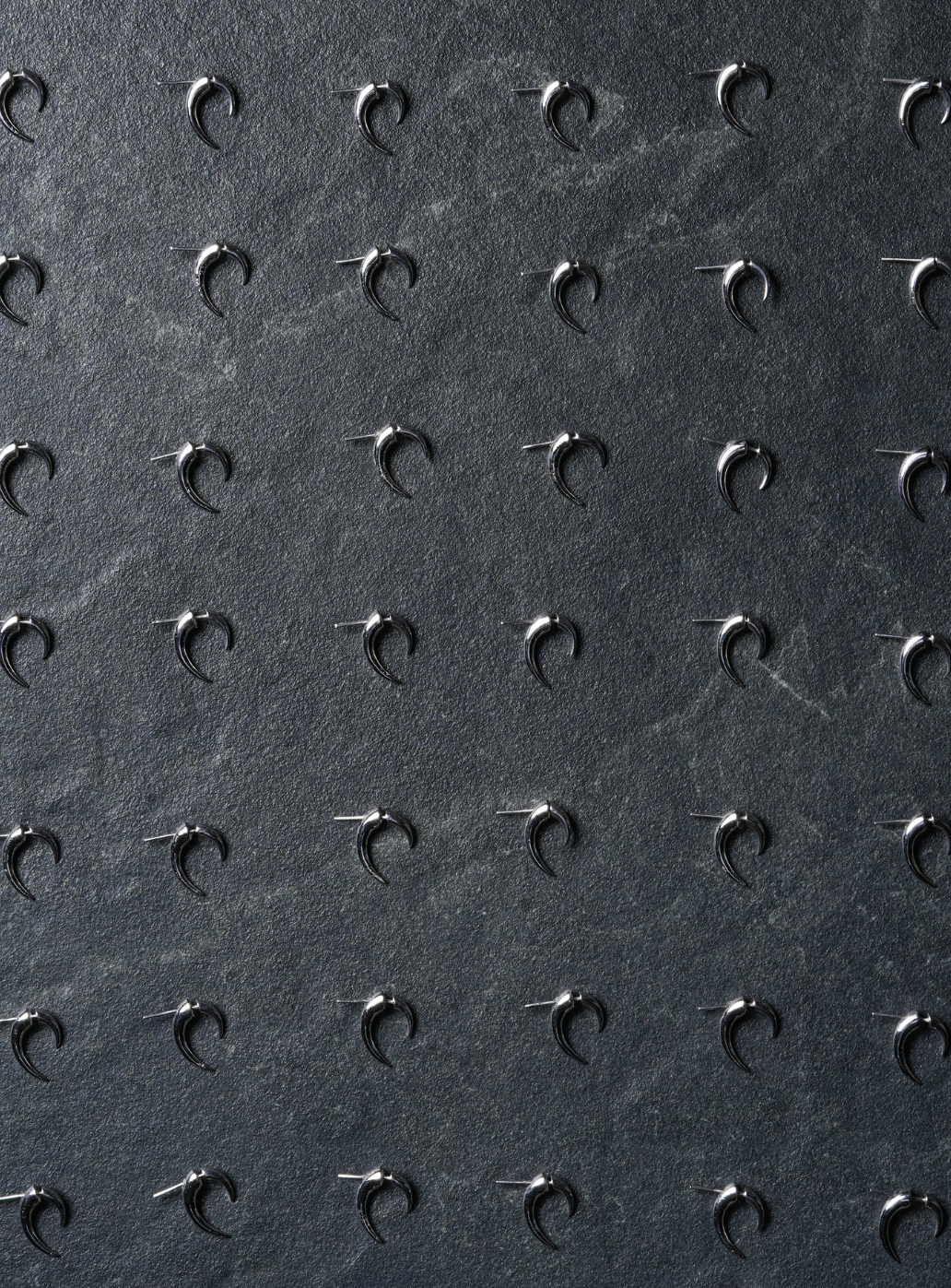 Orecchino a forma di artiglio 