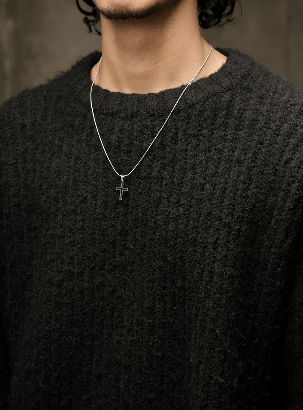 Ciondolo a croce sagomata