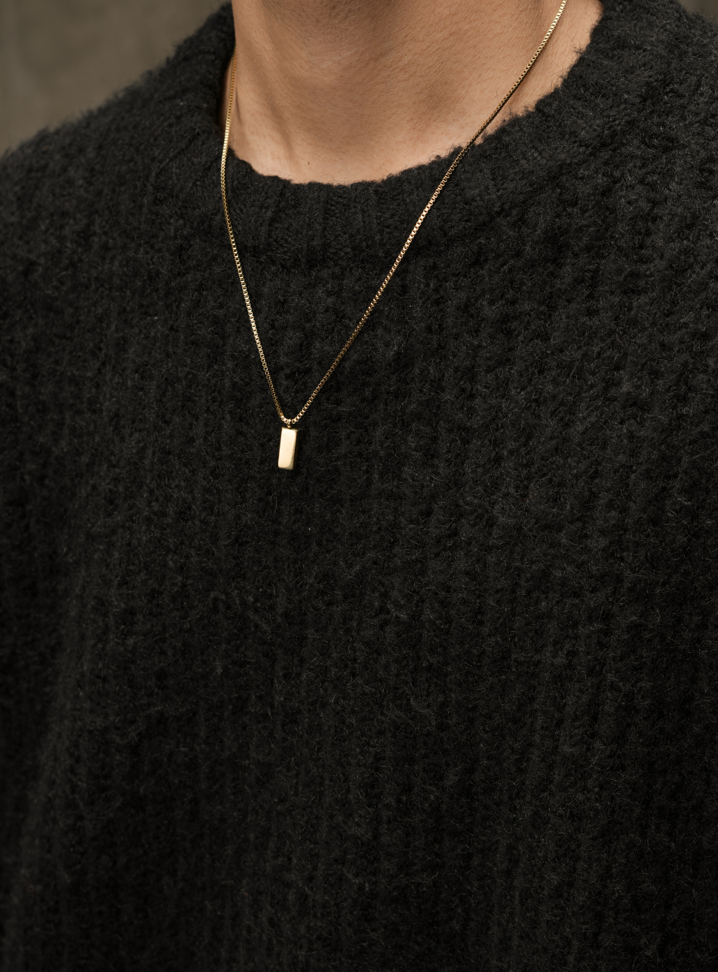 Ciondolo con sigillo dorato con catena