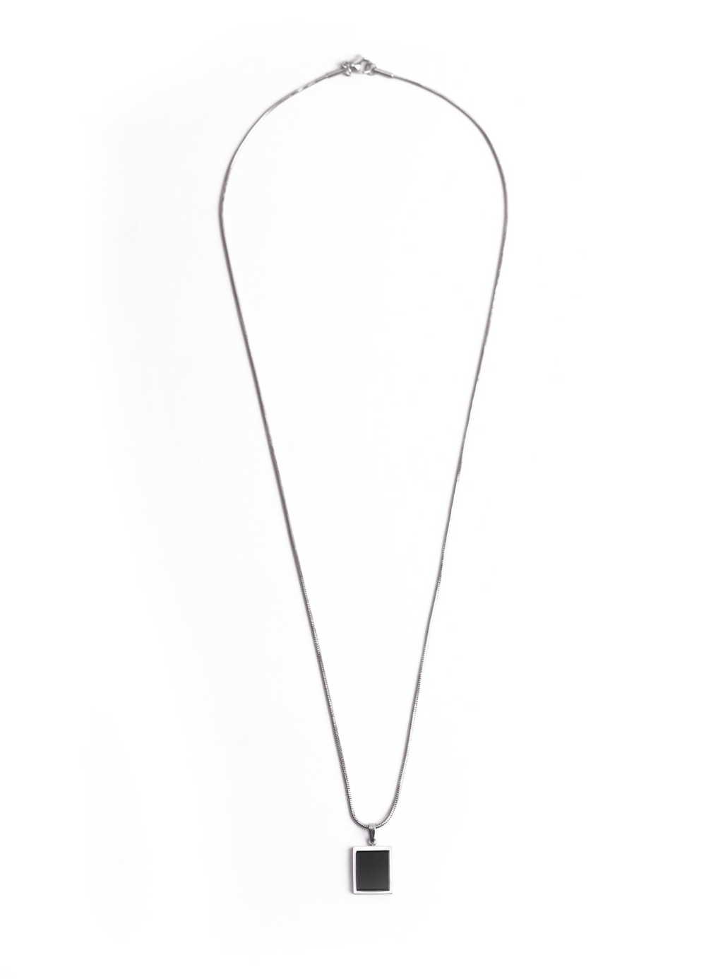 Ciondolo in pietra nera con catena