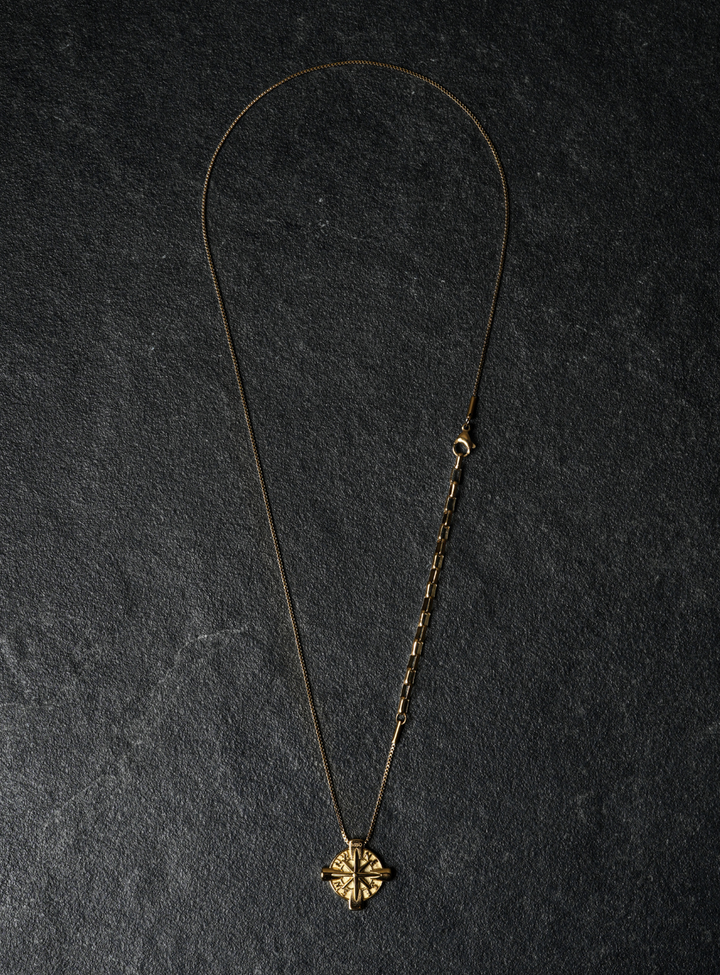 Ciondolo bussola con catena (dorato)