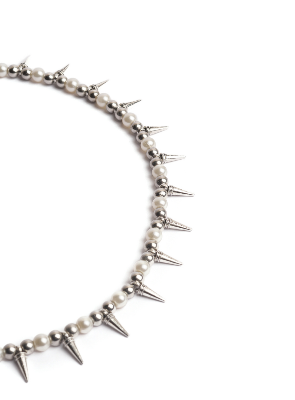 Collana metallica con perle Spike