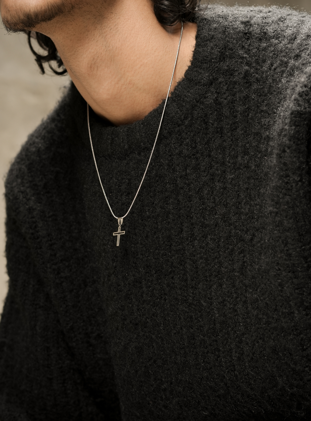 Ciondolo a croce sagomata