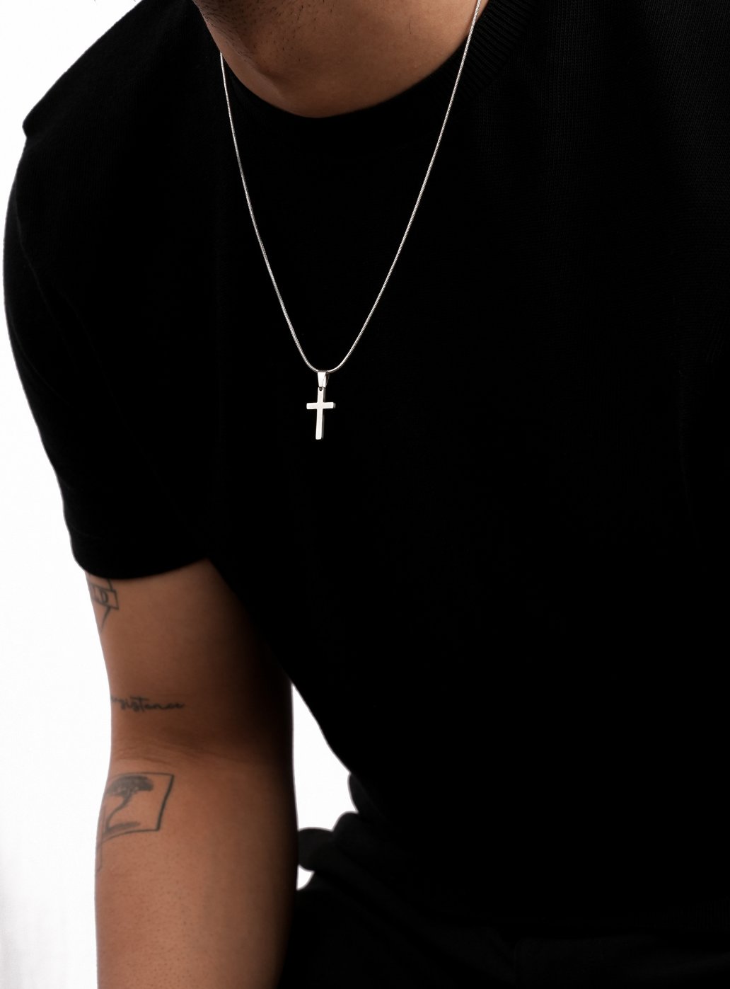 Ciondolo a croce con catena (argento)