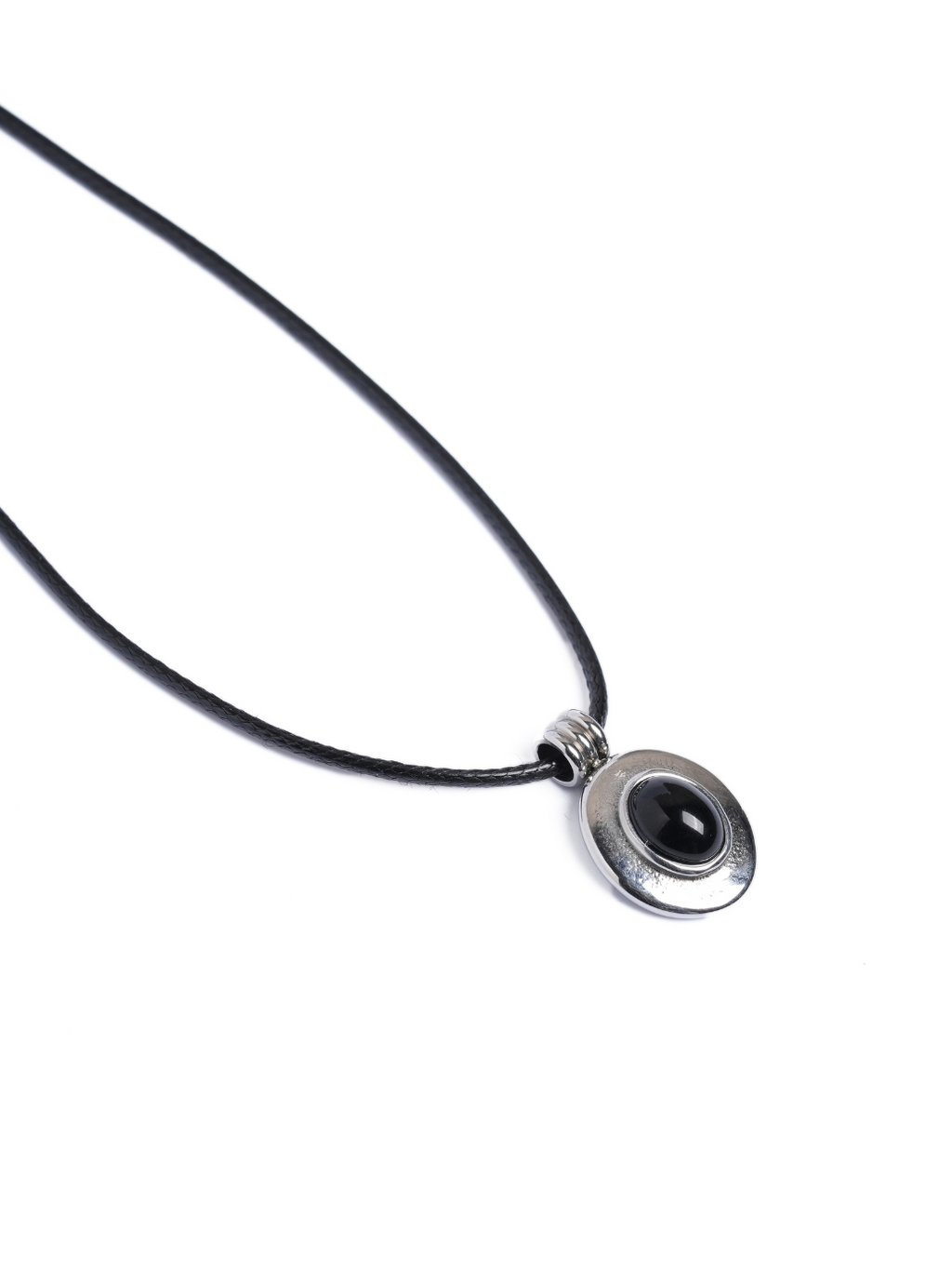 Ciondolo Orbita Nera con Cordoncino