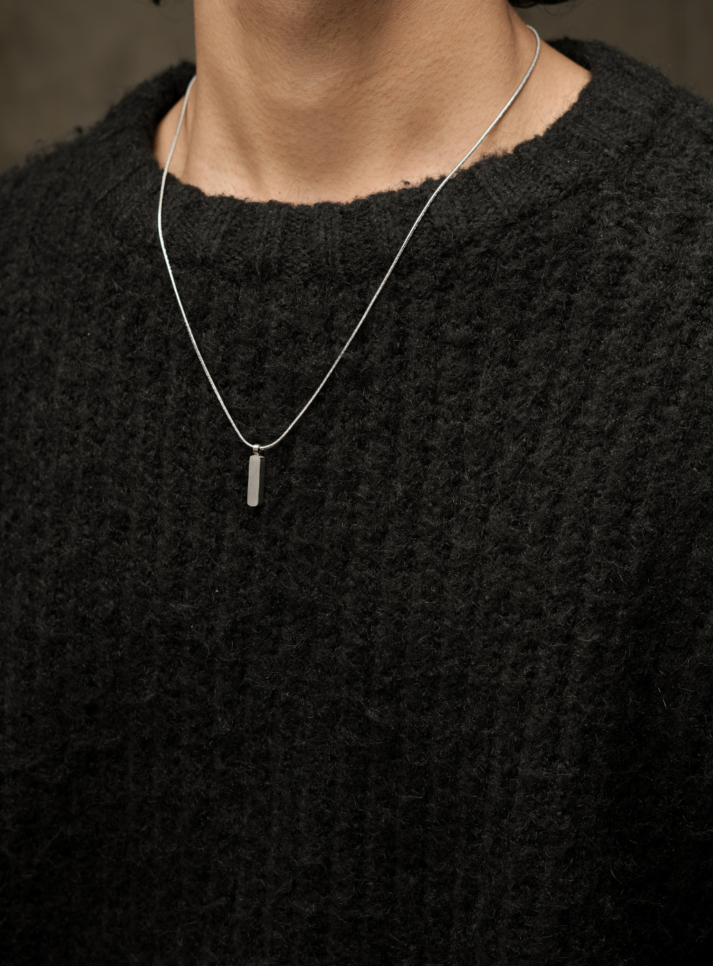 Ciondolo a barra elegante con catena