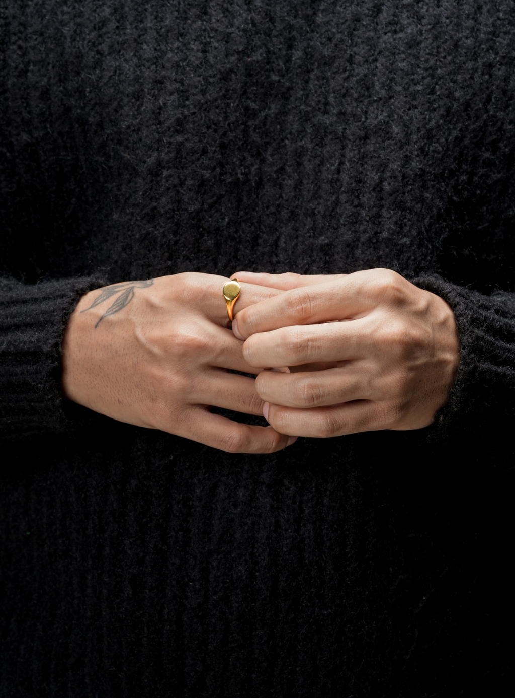 Anello con sigillo circolare (dorato)