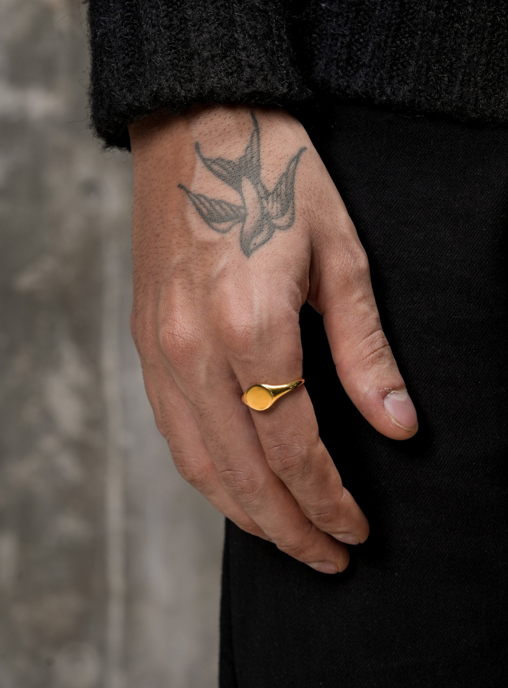 Anello con sigillo circolare (dorato)